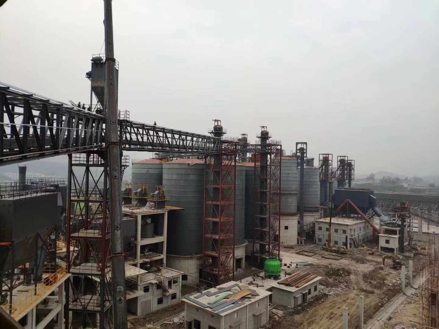 江蘇宜興青象水泥年產200萬噸生產線一期及二期工程機電總承包項目